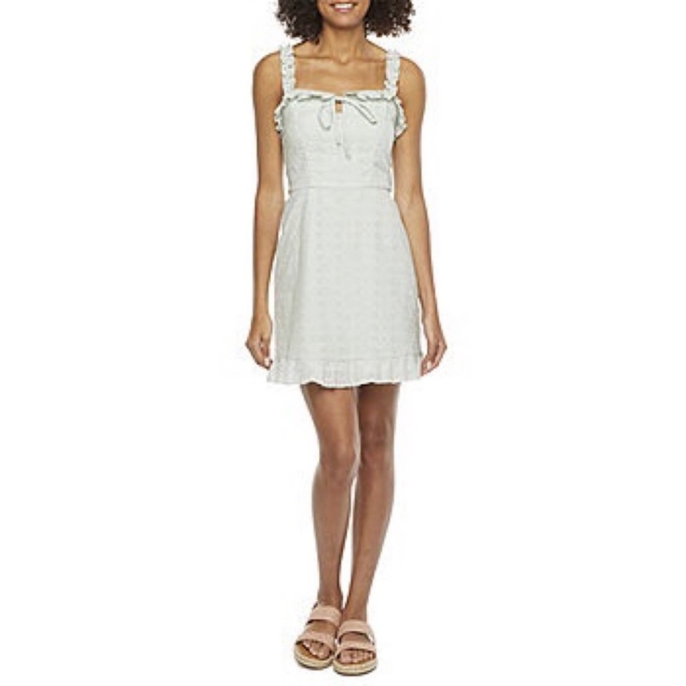B. Smart safe green dress